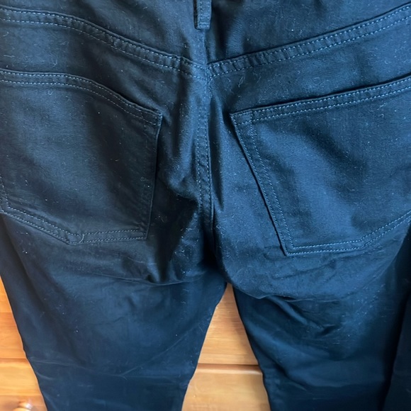 Like new! Old Navy never fade dark black jeans. Slim fit. Perfect condition! - Picture 5 of 7